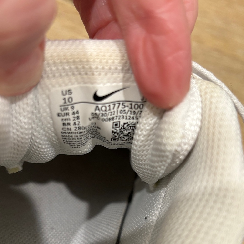 Nike Men's White Low-Top Sneakers - Picture 6 of 6